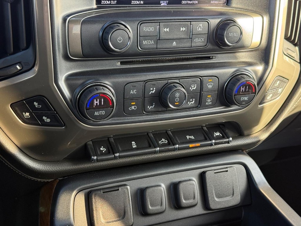 Chevrolet Silverado 1500 Vehicle Full-screen Gallery Image 18