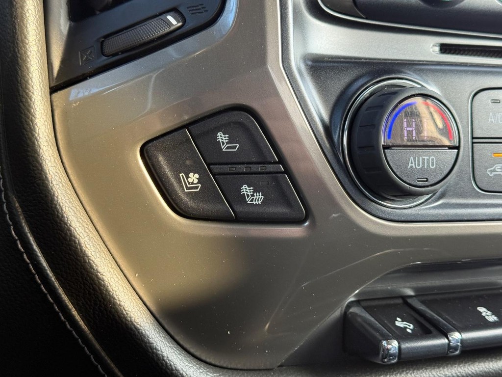 Chevrolet Silverado 1500 Vehicle Full-screen Gallery Image 19