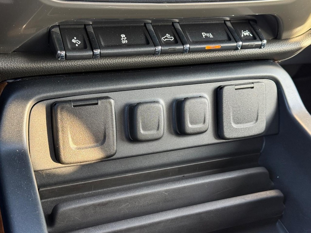 Chevrolet Silverado 1500 Vehicle Full-screen Gallery Image 20