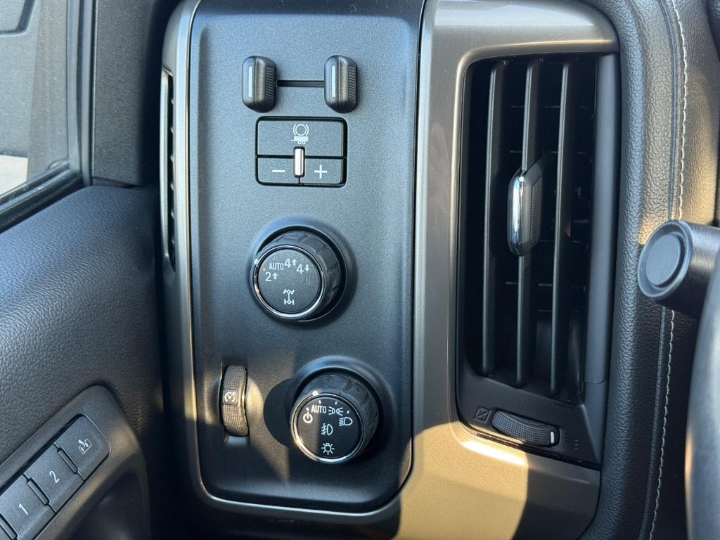 Chevrolet Silverado 1500 Vehicle Full-screen Gallery Image 23