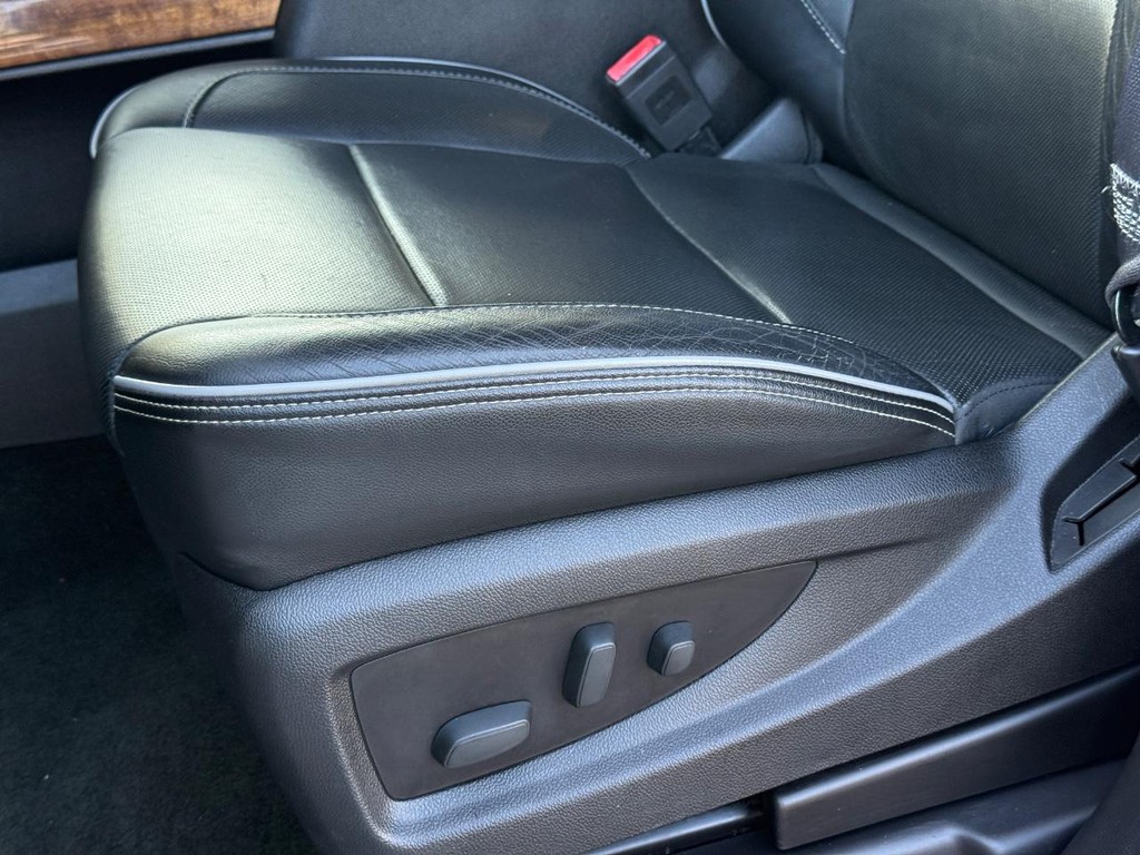 Chevrolet Silverado 1500 Vehicle Full-screen Gallery Image 26