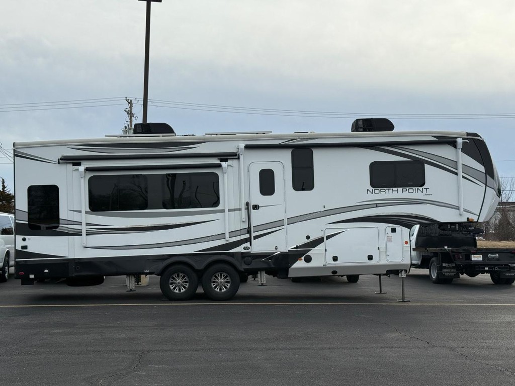 Jayco   Vehicle Full-screen Gallery Image 01