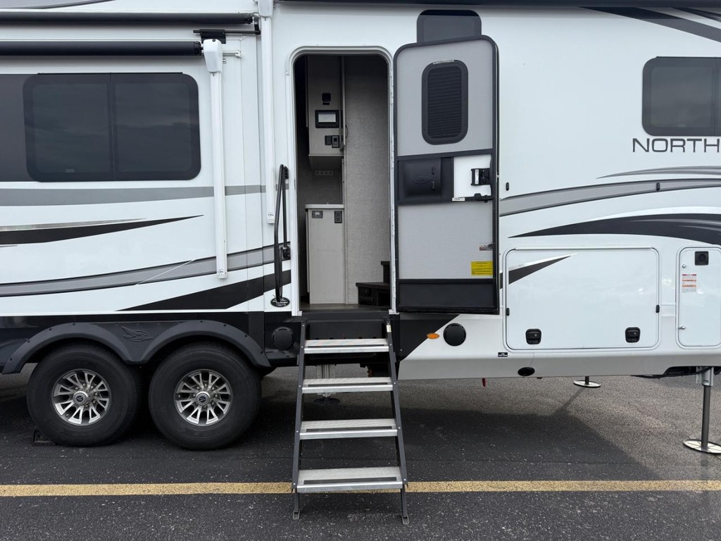 Jayco   Vehicle Full-screen Gallery Image 05