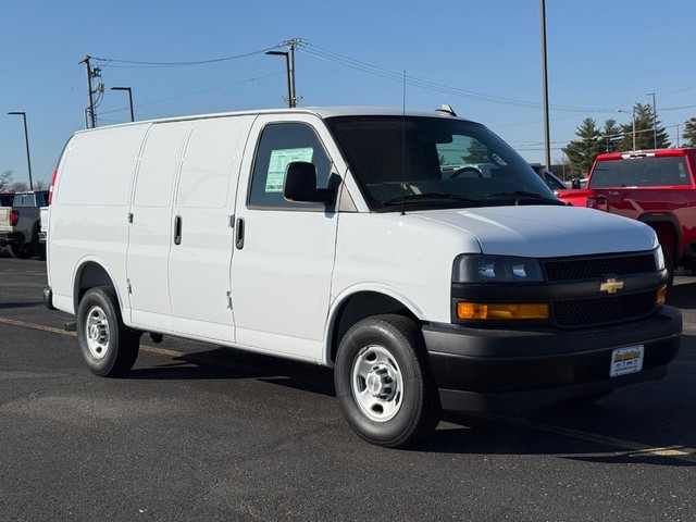 2025 Chevrolet Express 2500 Work Van HD's photo