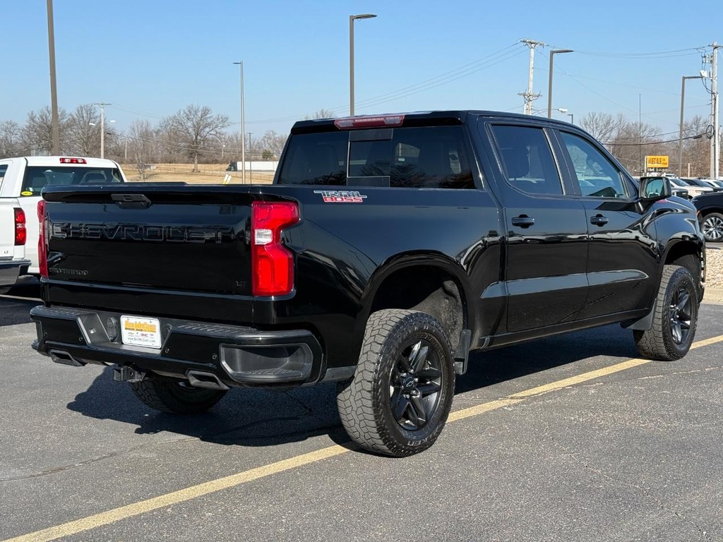 Chevrolet Silverado 1500 Vehicle Full-screen Gallery Image 03