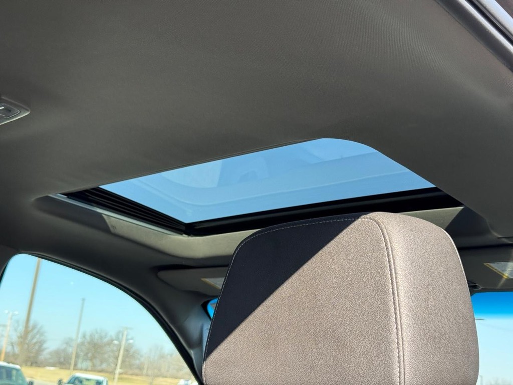 Chevrolet Silverado 1500 Vehicle Full-screen Gallery Image 12