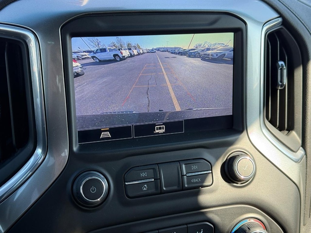 Chevrolet Silverado 1500 Vehicle Full-screen Gallery Image 19