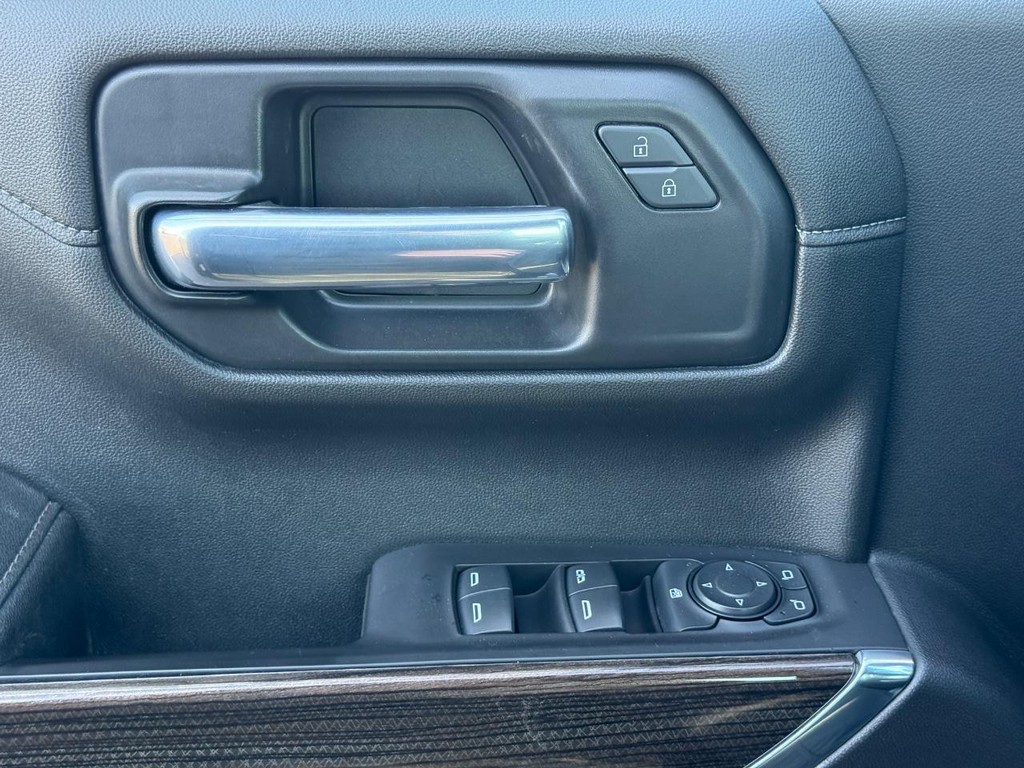 Chevrolet Silverado 1500 Vehicle Full-screen Gallery Image 24