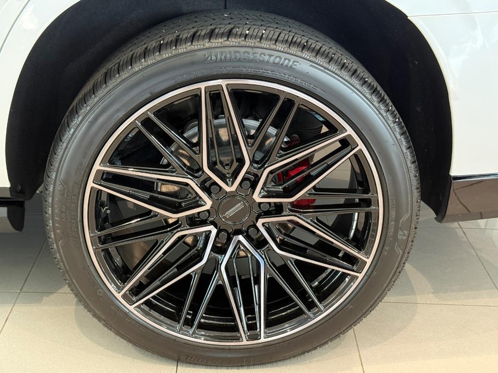 Cadillac Escalade Vehicle Full-screen Gallery Image 05