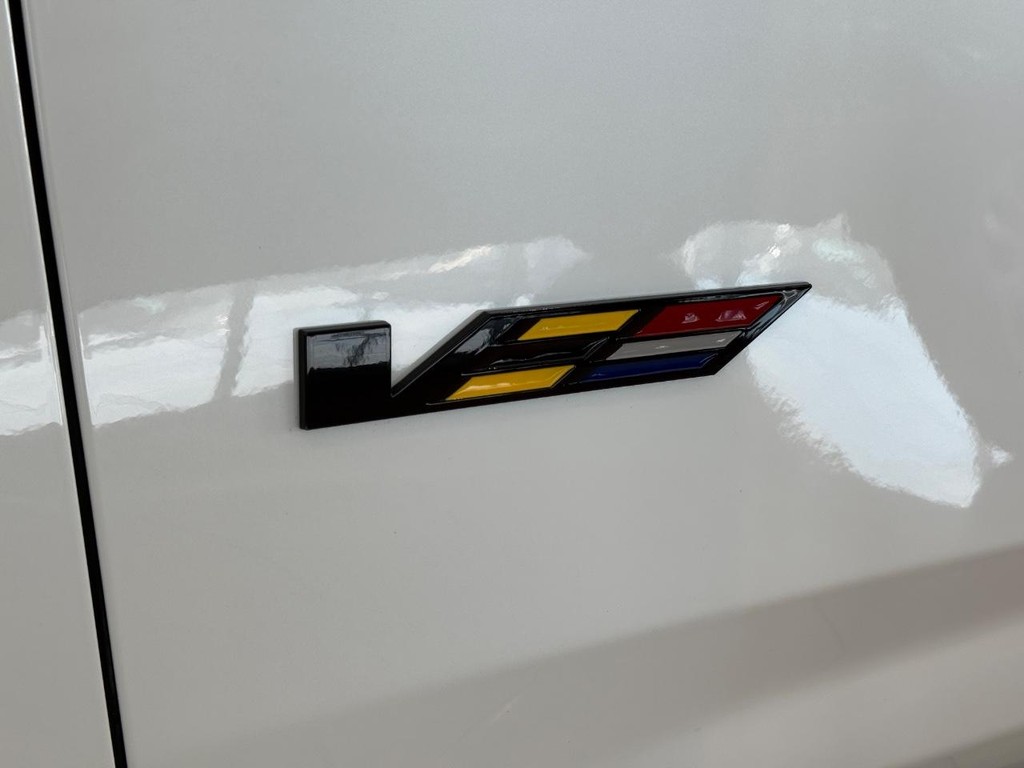 Cadillac Escalade Vehicle Full-screen Gallery Image 06