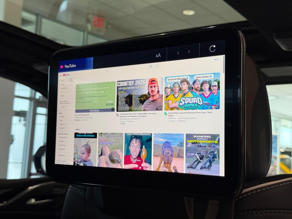 Cadillac Escalade Vehicle Full-screen Gallery Image 12