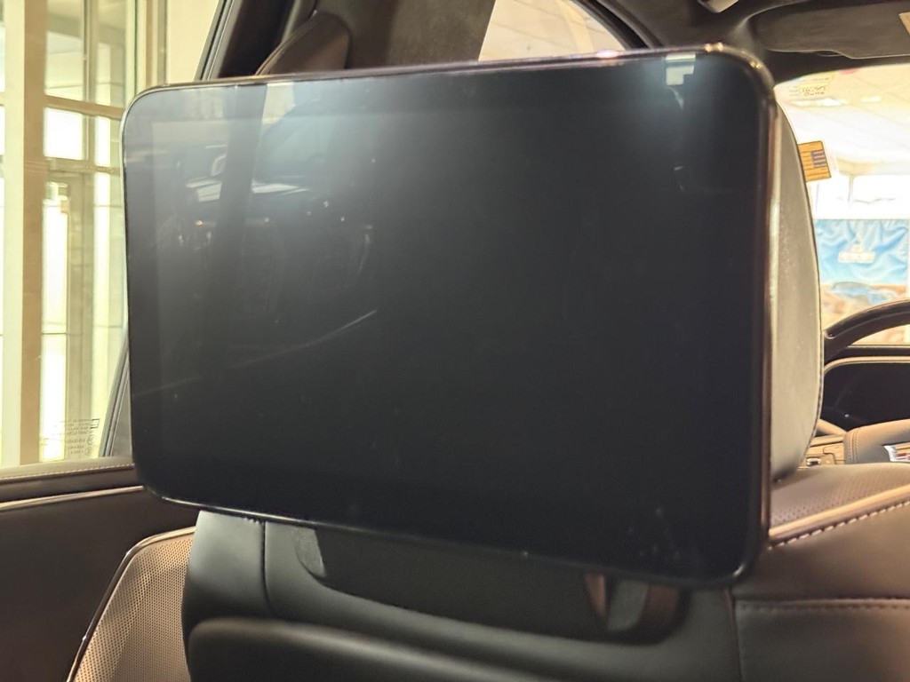 Cadillac Escalade Vehicle Full-screen Gallery Image 13