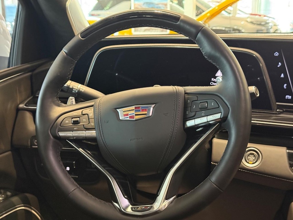 Cadillac Escalade Vehicle Full-screen Gallery Image 15