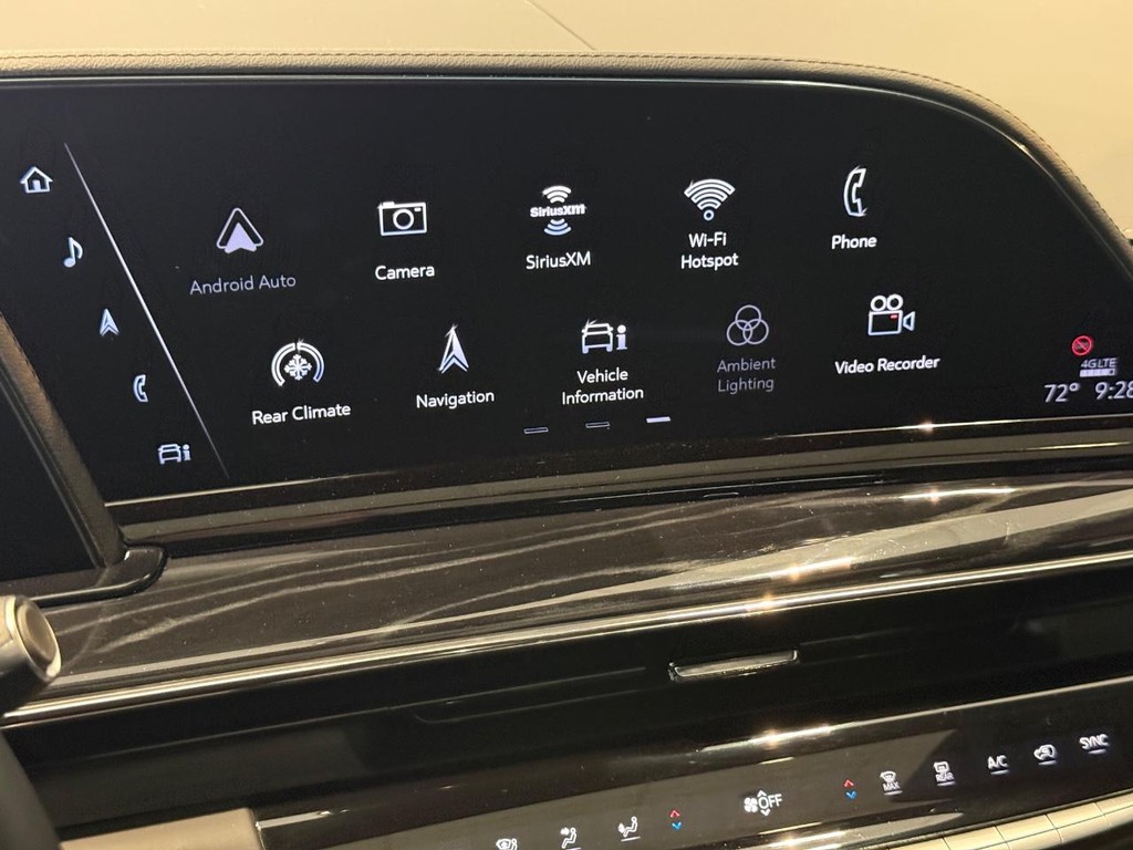 Cadillac Escalade Vehicle Full-screen Gallery Image 18