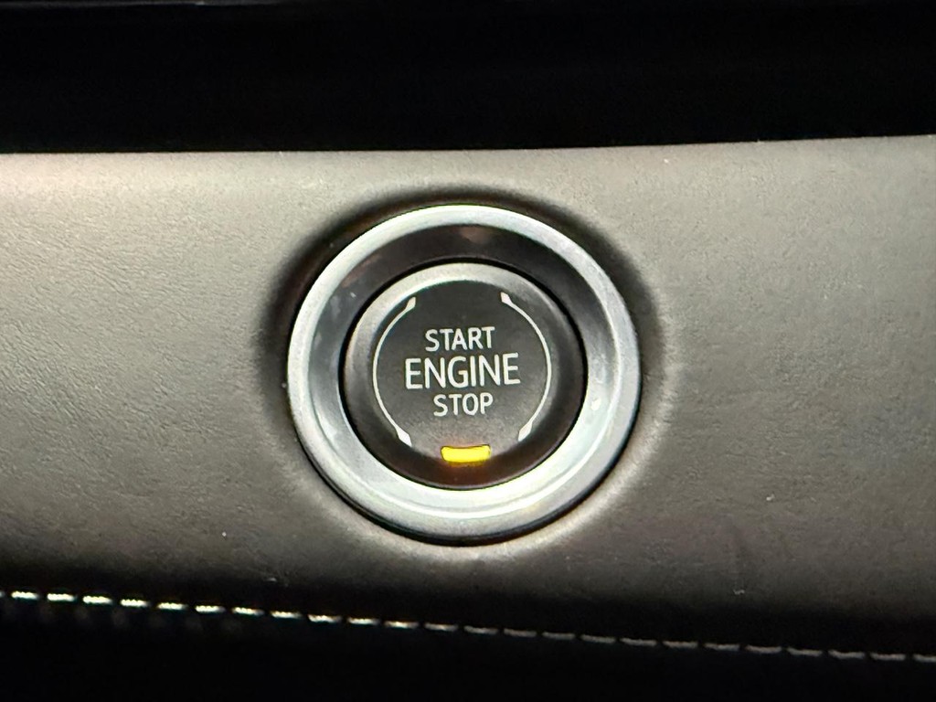 Cadillac Escalade Vehicle Full-screen Gallery Image 20