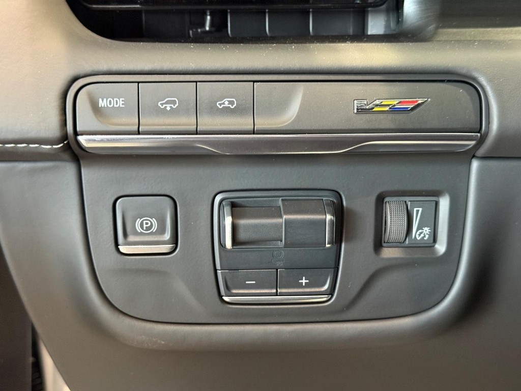 Cadillac Escalade Vehicle Full-screen Gallery Image 26