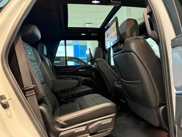 2024 Cadillac Escalade V-Series - Photo 9