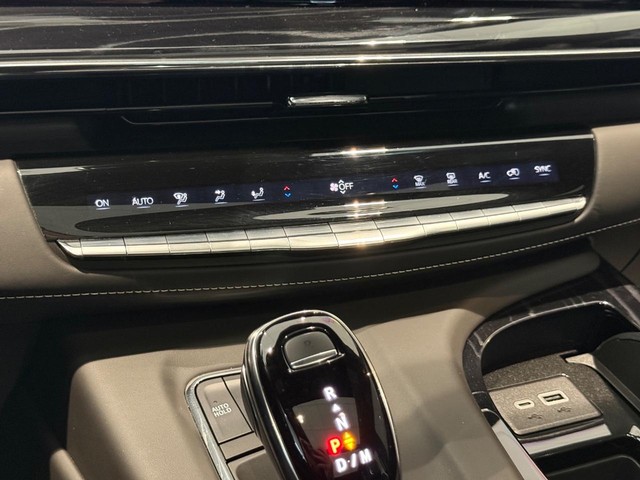 2024 Cadillac Escalade V-Series - Photo 18