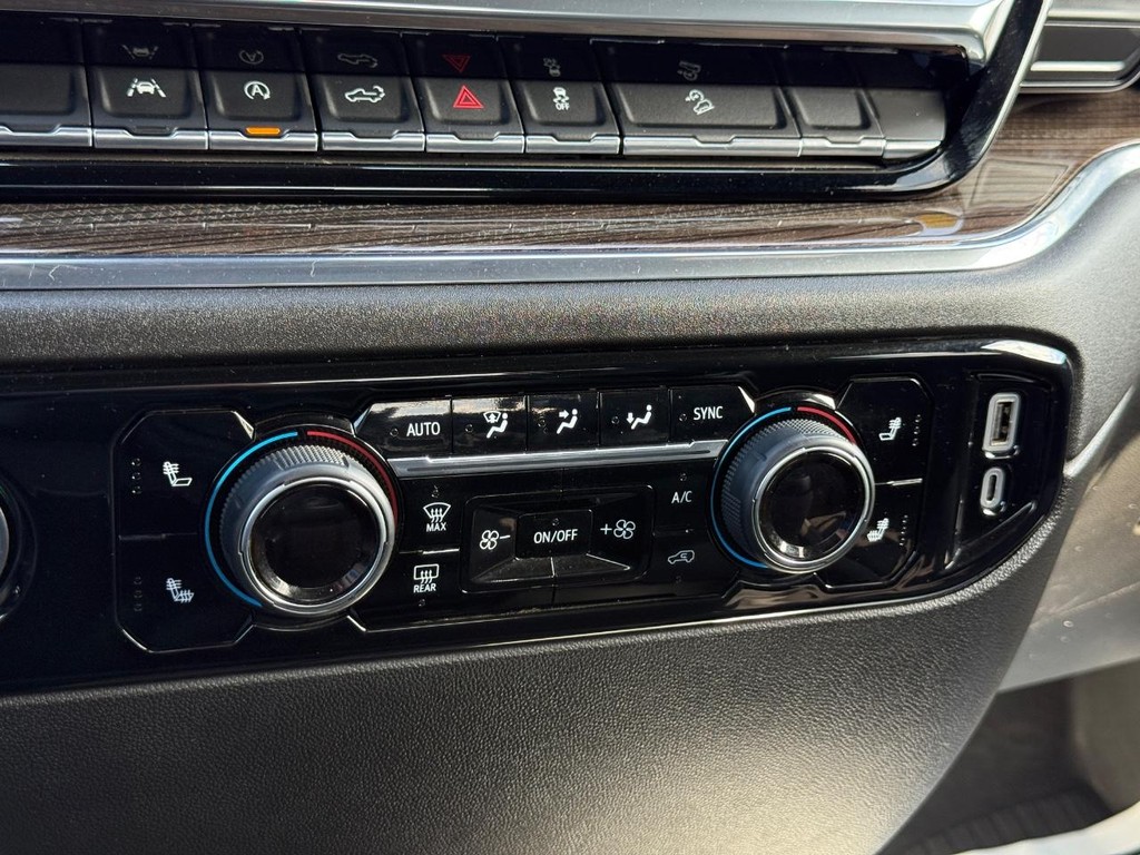 Chevrolet Silverado 1500 Vehicle Full-screen Gallery Image 19