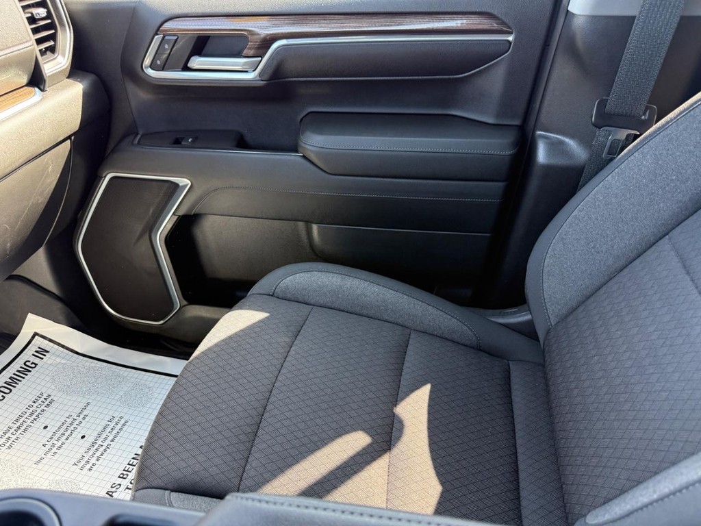 Chevrolet Silverado 1500 Vehicle Full-screen Gallery Image 20