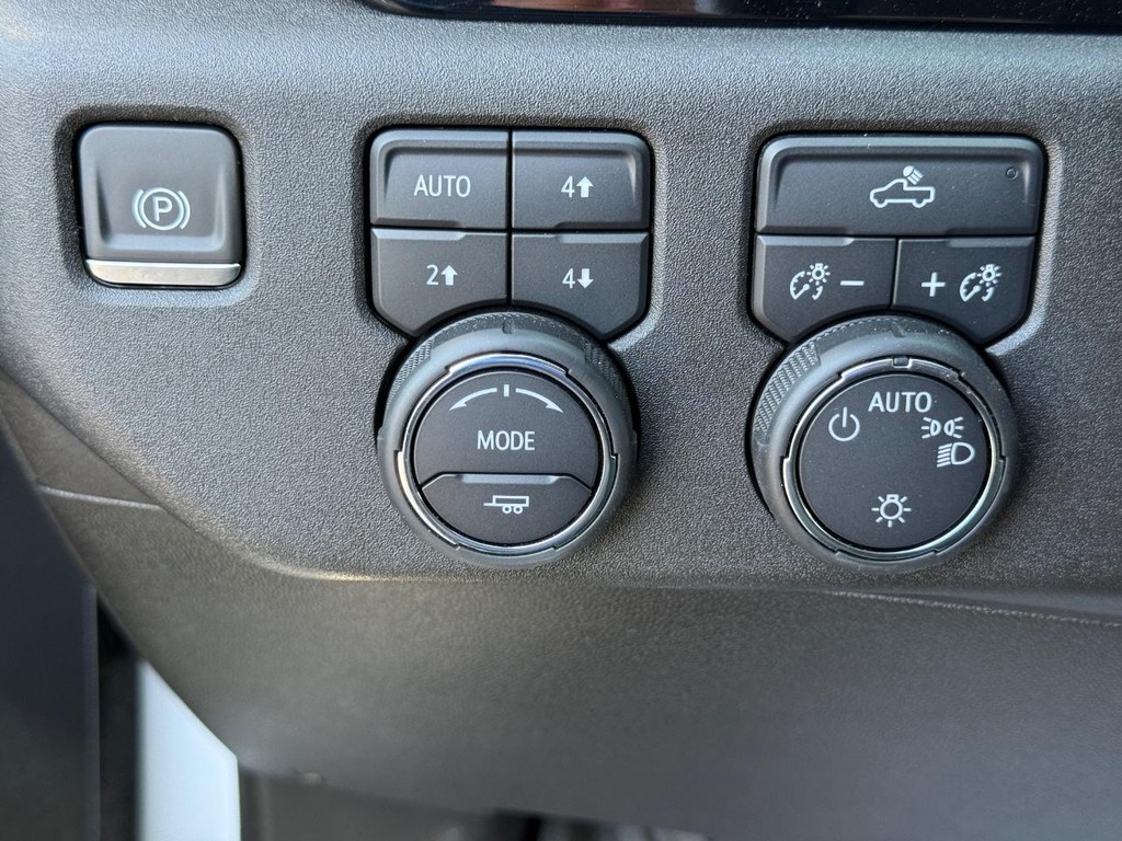 Chevrolet Silverado 1500 Vehicle Full-screen Gallery Image 22