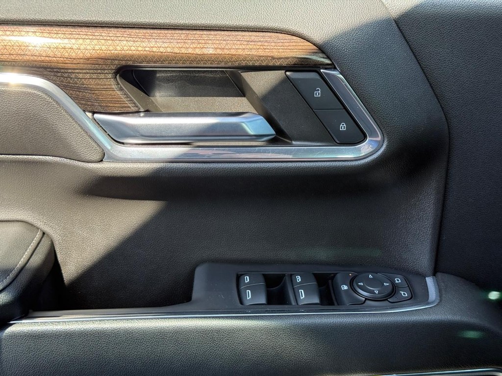 Chevrolet Silverado 1500 Vehicle Full-screen Gallery Image 23