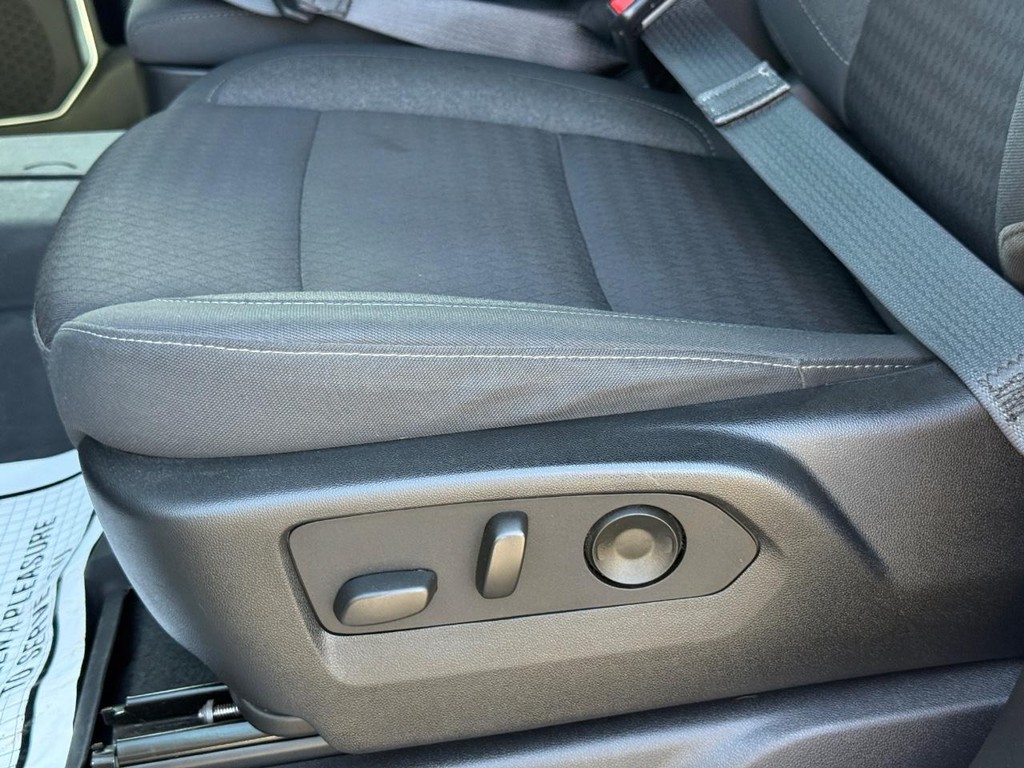 Chevrolet Silverado 1500 Vehicle Full-screen Gallery Image 24