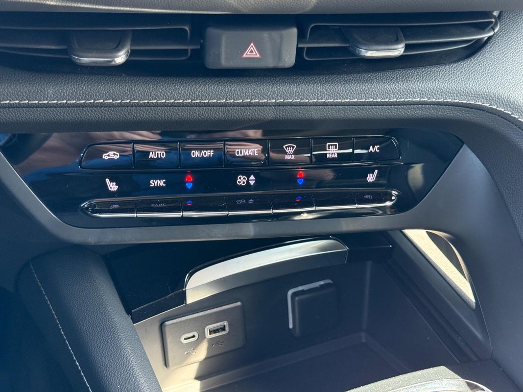 Buick Envision Vehicle Full-screen Gallery Image 19