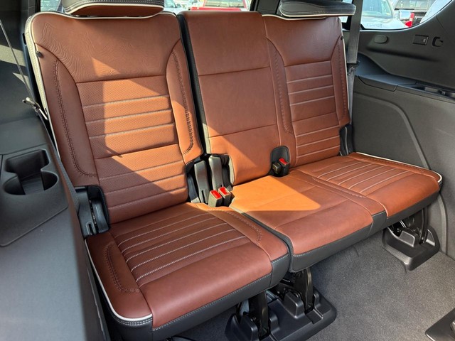 2024 GMC Yukon Denali Ultimate - Photo 9