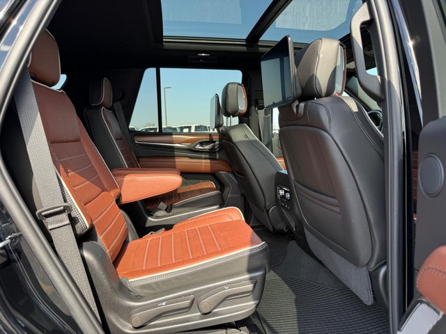 2024 GMC Yukon Denali Ultimate - Photo 10