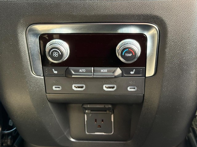 2024 GMC Yukon Denali Ultimate - Photo 13