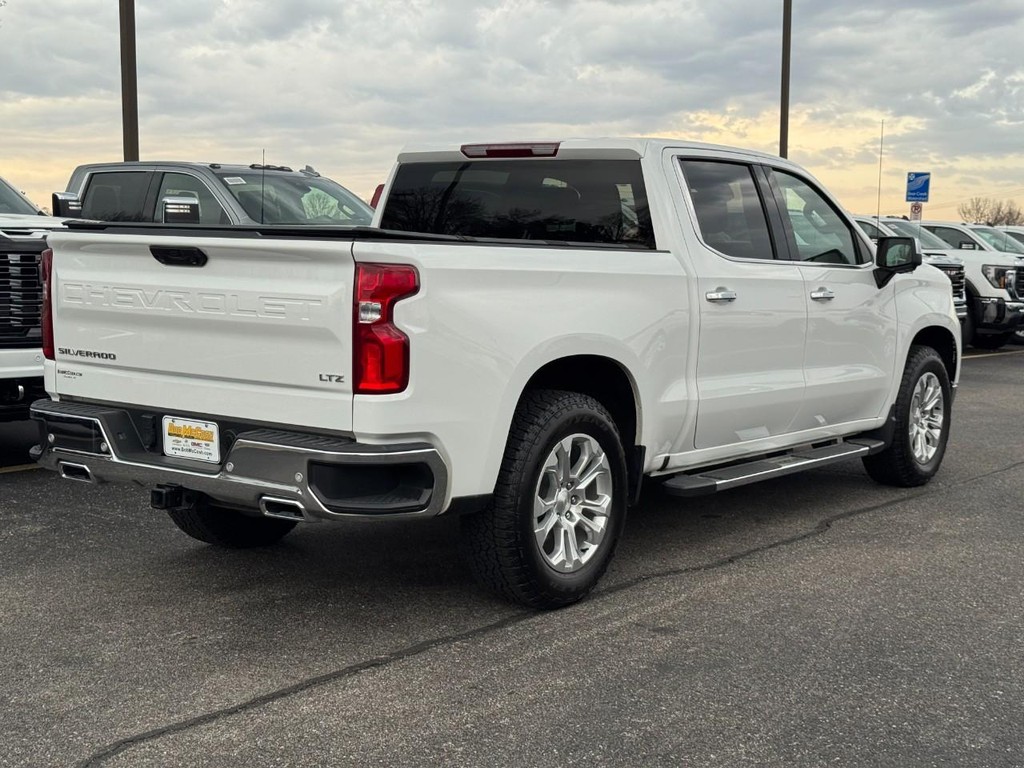 Chevrolet Silverado 1500 Vehicle Full-screen Gallery Image 03