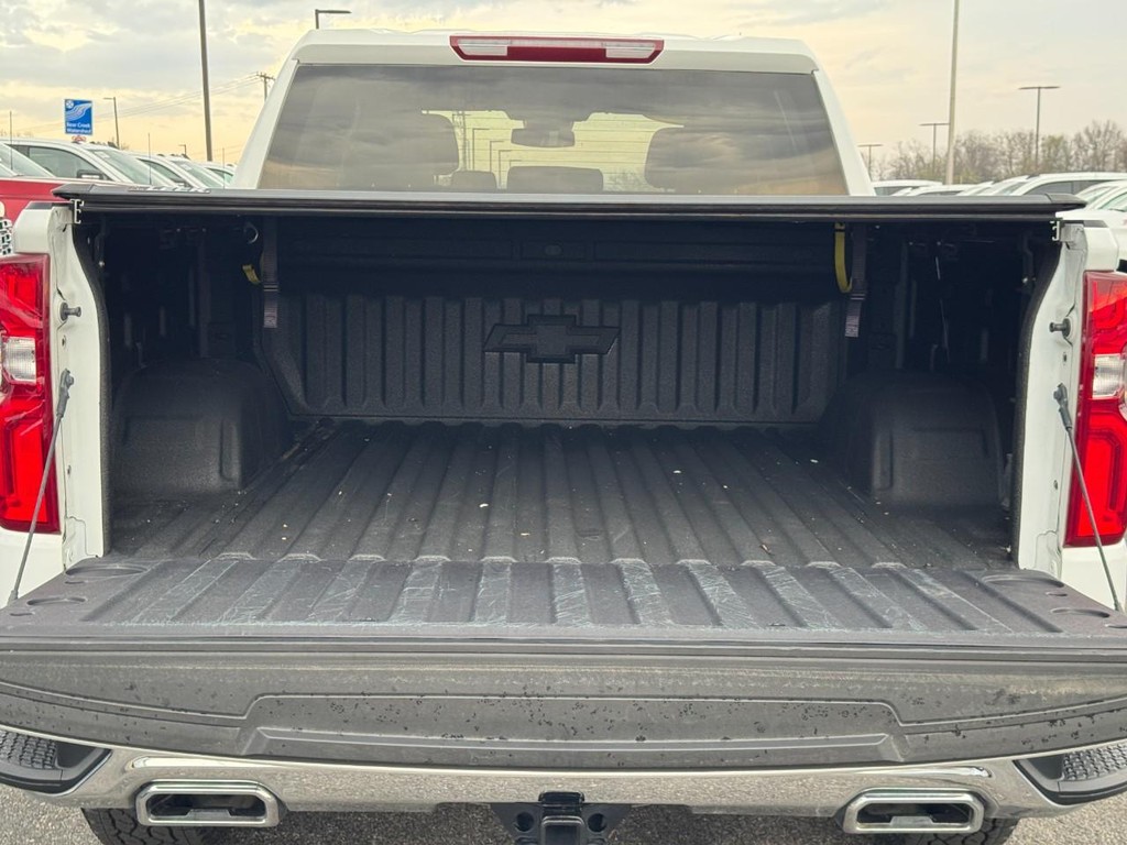 Chevrolet Silverado 1500 Vehicle Full-screen Gallery Image 04