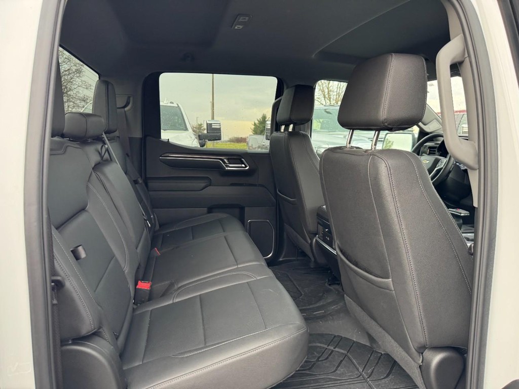 Chevrolet Silverado 1500 Vehicle Full-screen Gallery Image 10