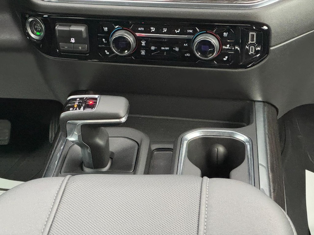 Chevrolet Silverado 1500 Vehicle Full-screen Gallery Image 14
