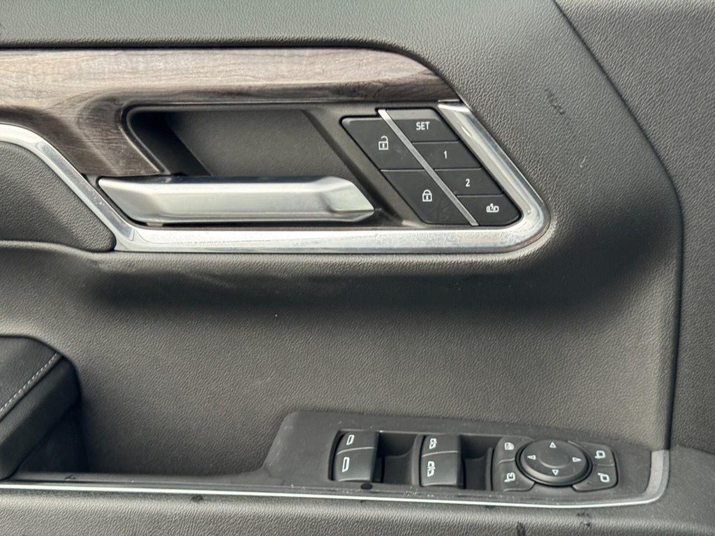 Chevrolet Silverado 1500 Vehicle Full-screen Gallery Image 23