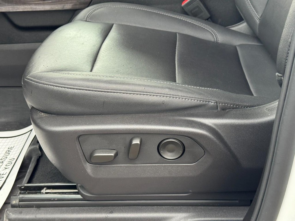 Chevrolet Silverado 1500 Vehicle Full-screen Gallery Image 24