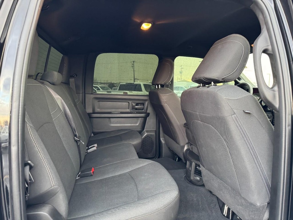 Ram 3500 Vehicle Full-screen Gallery Image 10