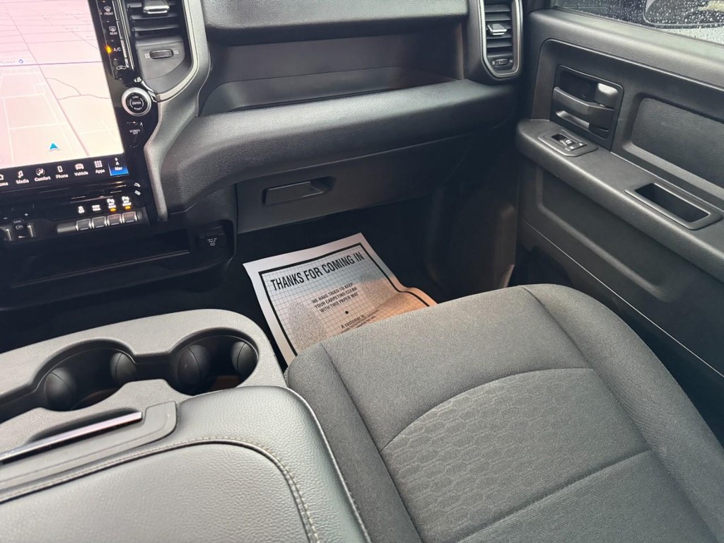 Ram 3500 Vehicle Full-screen Gallery Image 15