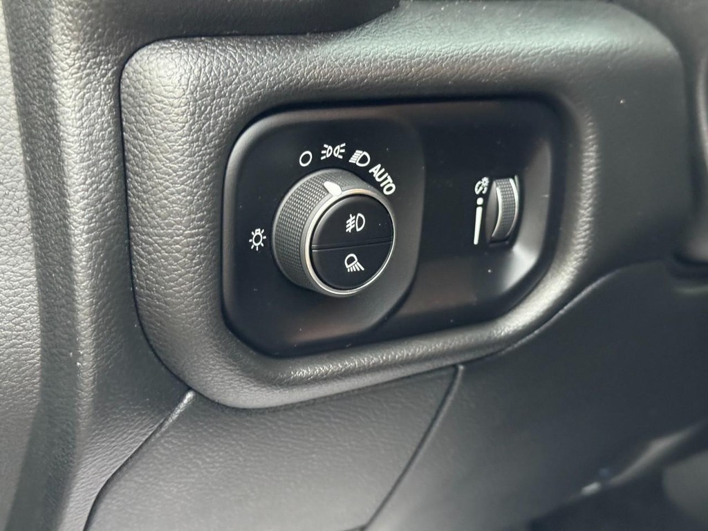 Ram 3500 Vehicle Full-screen Gallery Image 16