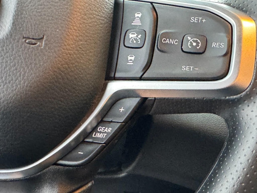 Ram 3500 Vehicle Full-screen Gallery Image 18