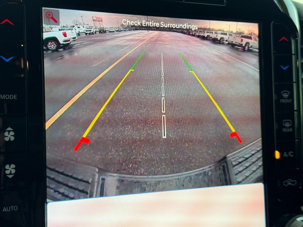 Ram 3500 Vehicle Full-screen Gallery Image 21