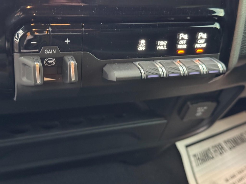 Ram 3500 Vehicle Full-screen Gallery Image 22