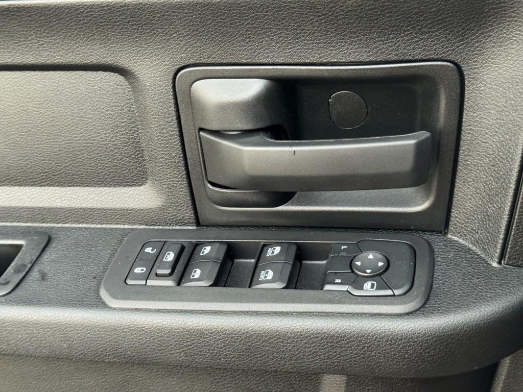 Ram 3500 Vehicle Full-screen Gallery Image 23