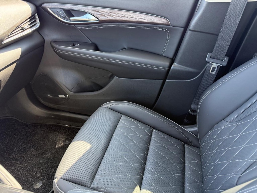 Buick Envision Vehicle Full-screen Gallery Image 22