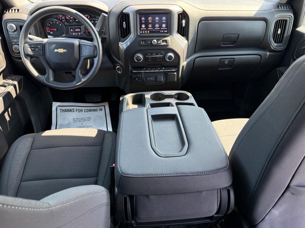 Chevrolet Silverado 2500HD Vehicle Full-screen Gallery Image 12