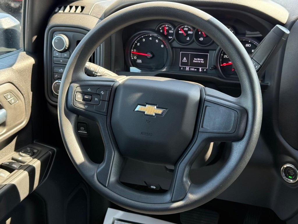 Chevrolet Silverado 2500HD Vehicle Full-screen Gallery Image 13