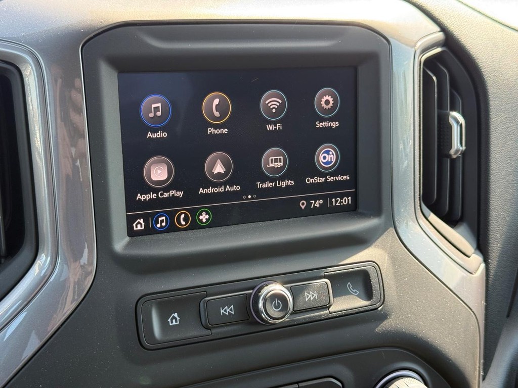 Chevrolet Silverado 2500HD Vehicle Full-screen Gallery Image 16