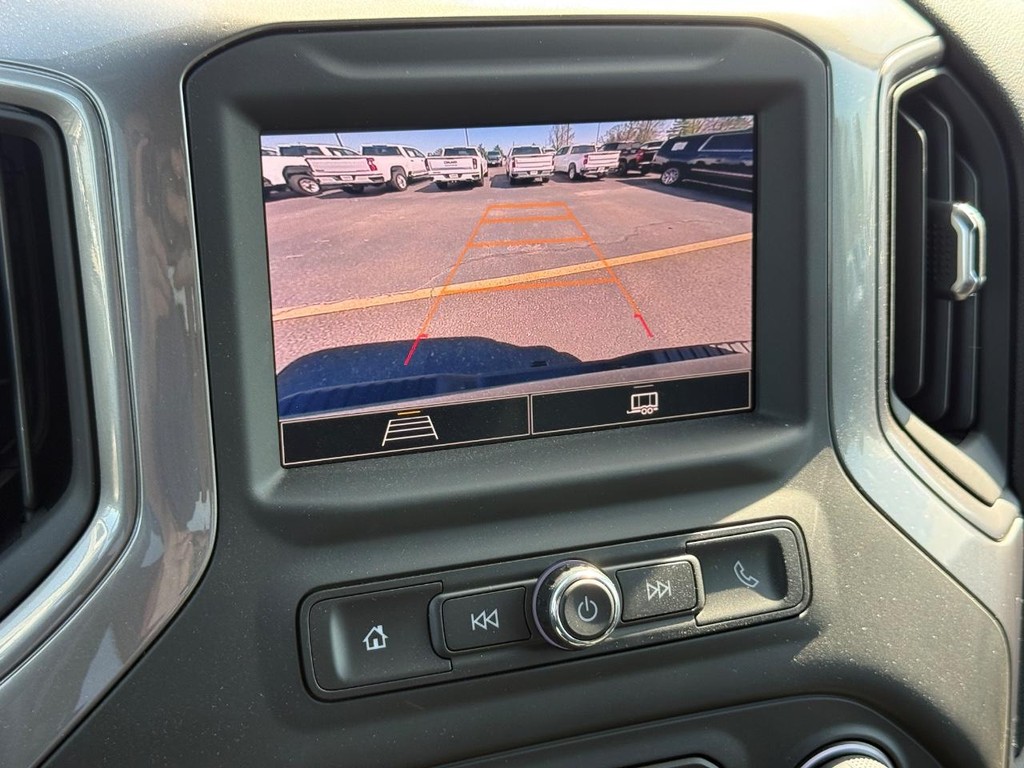 Chevrolet Silverado 2500HD Vehicle Full-screen Gallery Image 17