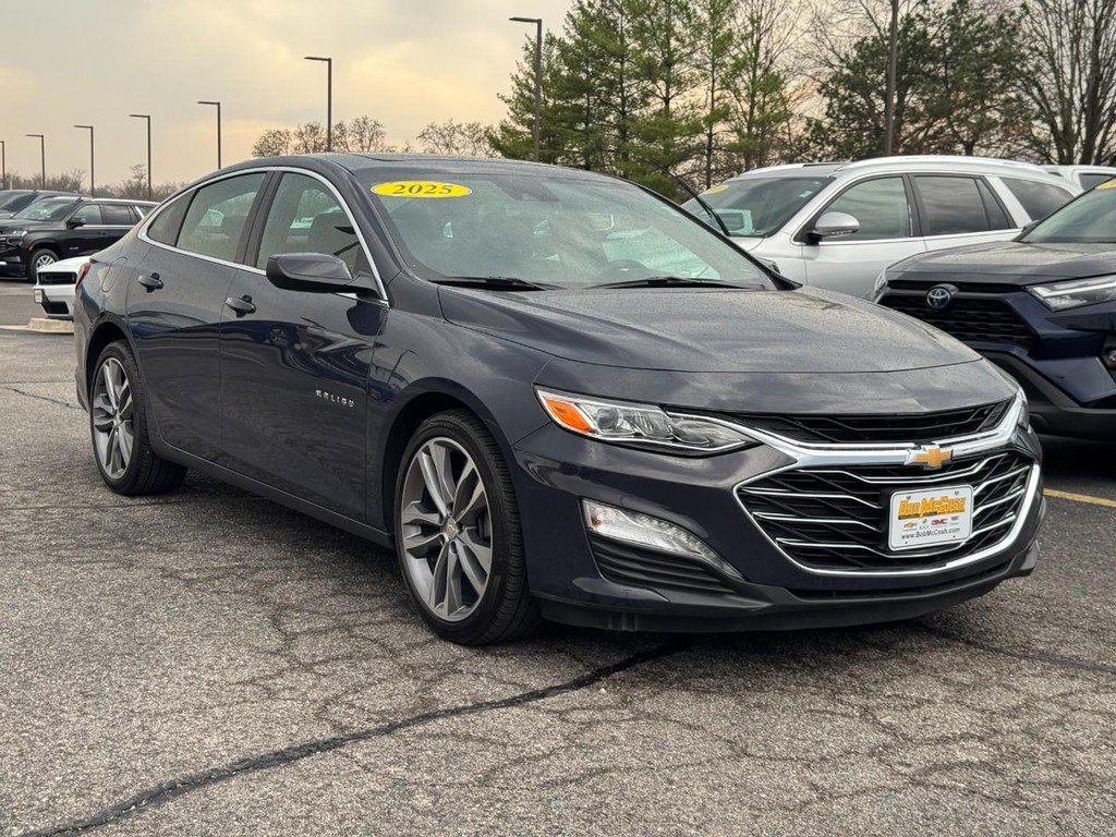 Chevrolet Malibu Vehicle Full-screen Gallery Image 02